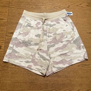 Old Navy, camo shorts, size S, NWT